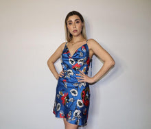 Load image into Gallery viewer, Vestido clásico de seda