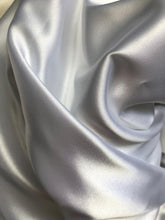 Load image into Gallery viewer, Vestido corto de seda