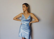 Load image into Gallery viewer, Vestido clásico de seda