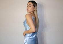 Load image into Gallery viewer, Vestido clásico de seda