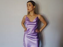 Load image into Gallery viewer, Vestido clásico de seda