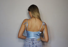 Load image into Gallery viewer, Top Clasico en Seda con botones forrados