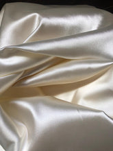 Load image into Gallery viewer, Vestido seda asimetrico