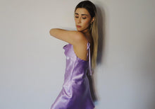 Load image into Gallery viewer, Vestido clásico de seda