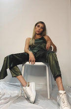 Load image into Gallery viewer, Conjunto pantalon y blusa asimetrica