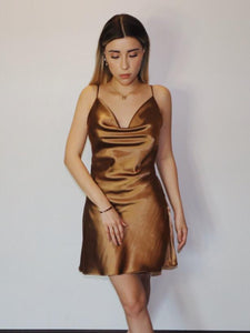 Vestido clásico de seda