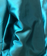 Load image into Gallery viewer, Conjunto pantalon y blusa asimetrica
